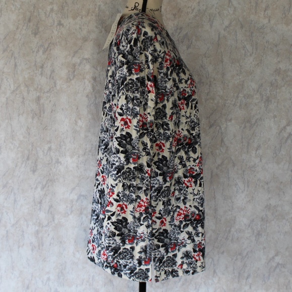 Long and Loose-Fitting Floral Top - Small - Picture 3 of 5